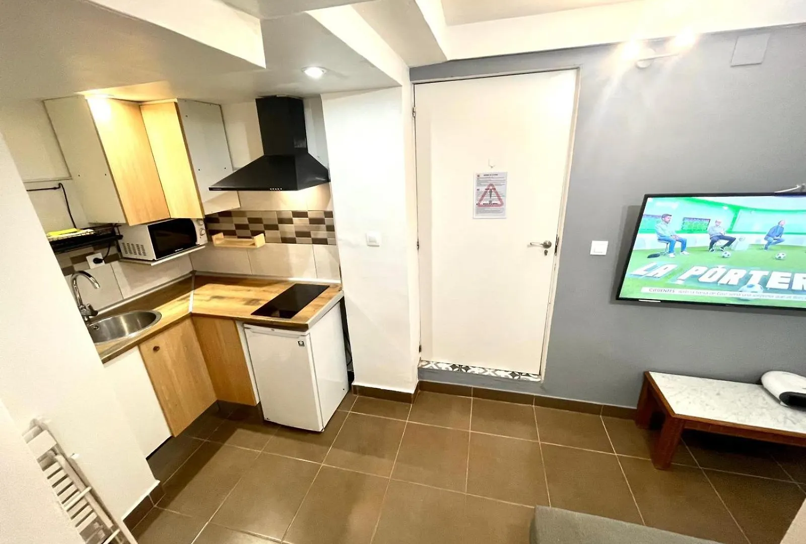 B3 Planta Baja Al Lado Del Metro Apartment Barcelona Spain
